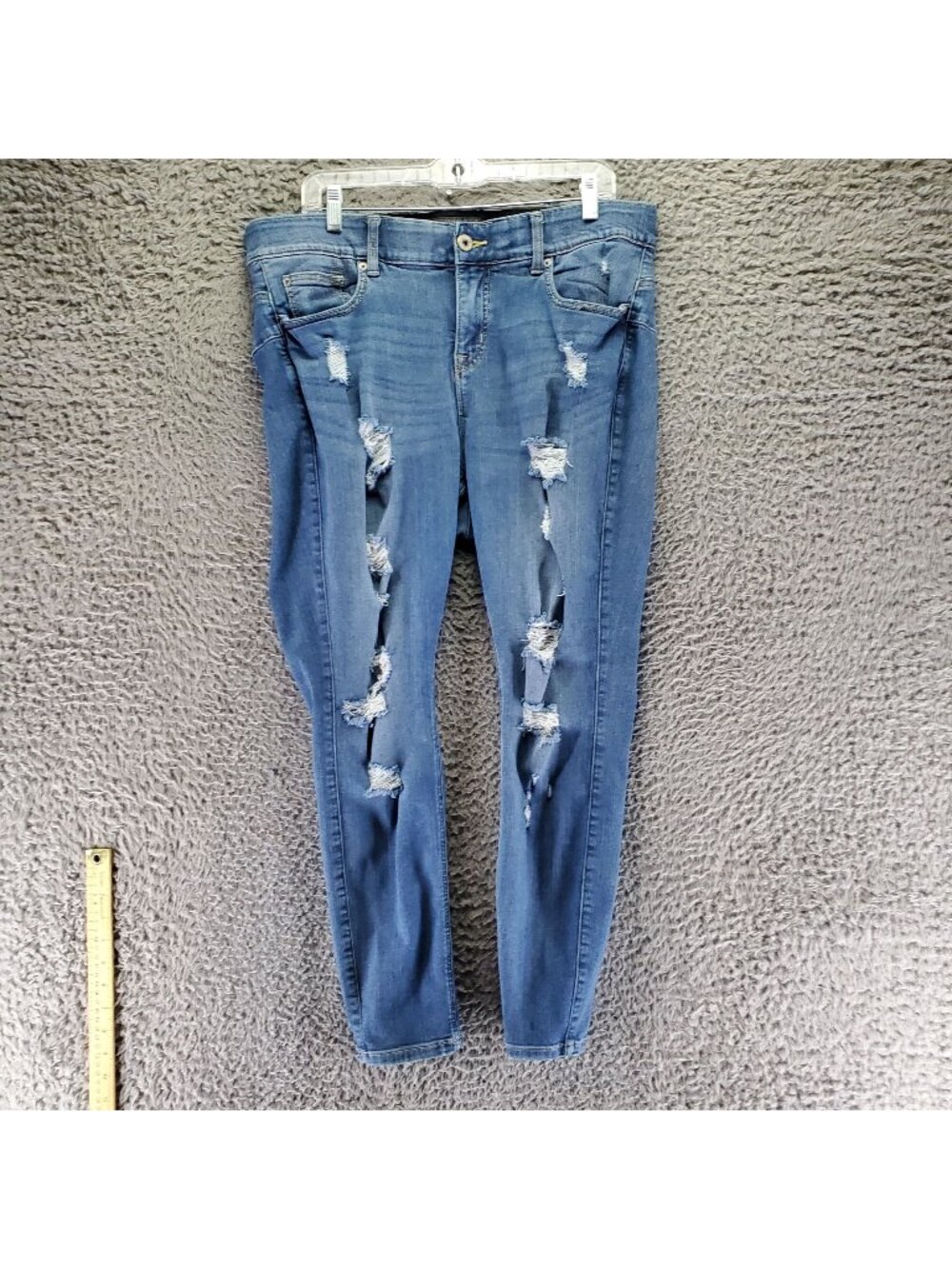 Torrid Jeans Womens 16 Short Blue Premium Skinny Distressed Stretch Denim *Read*